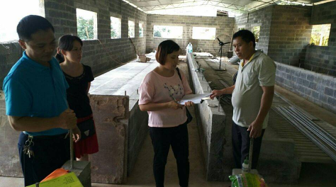 廣西助農服務在養殖場一線技術員8.png