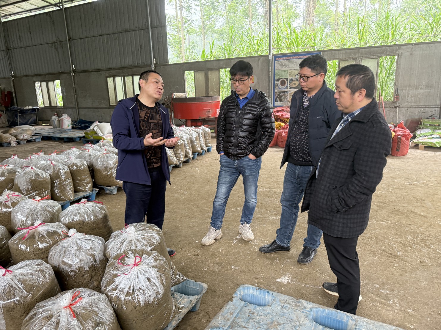 金陵農牧集團前來調研1.jpg